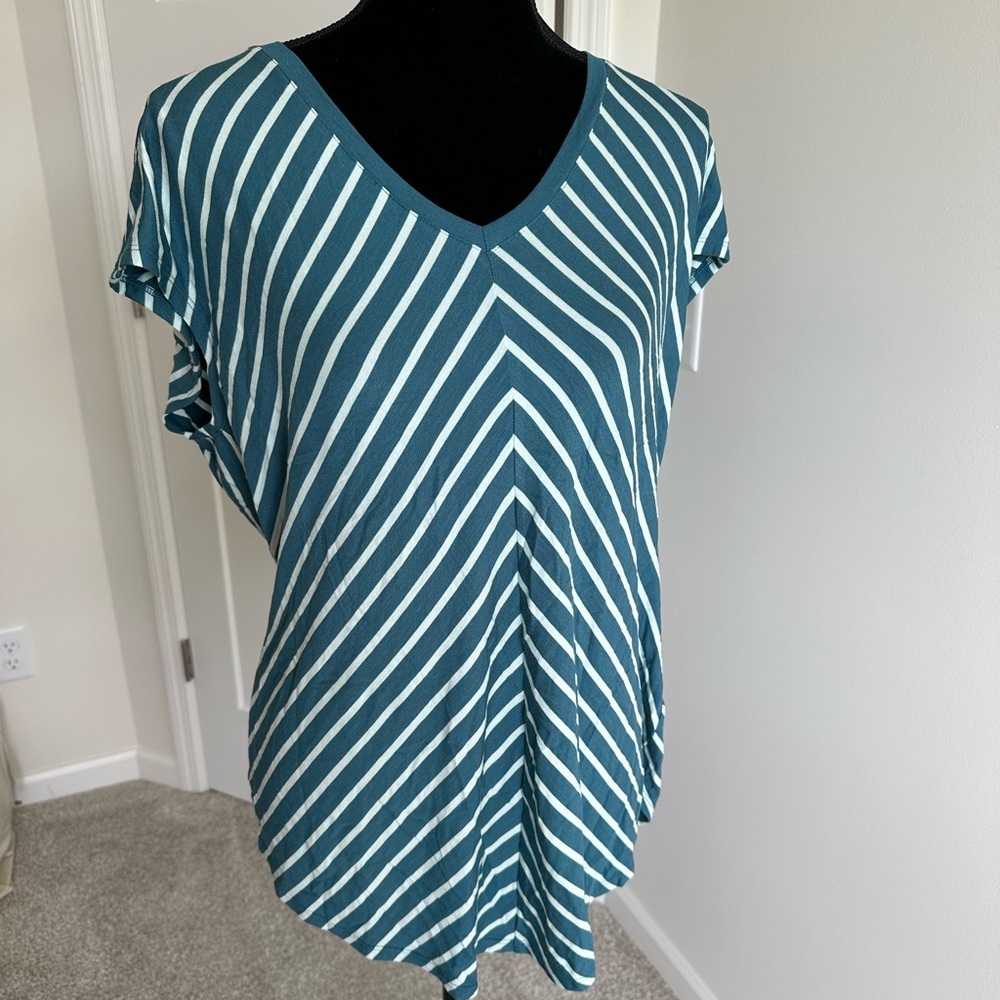 Women’s‎ Christopher & Banks Blue Striped Tee - Picture 4 of 4